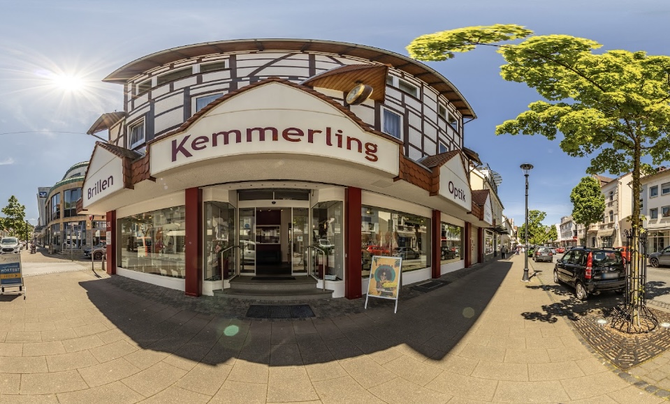 Eckgebäude mit dem Schriftzug Kemmerling und großen Schaufenstern